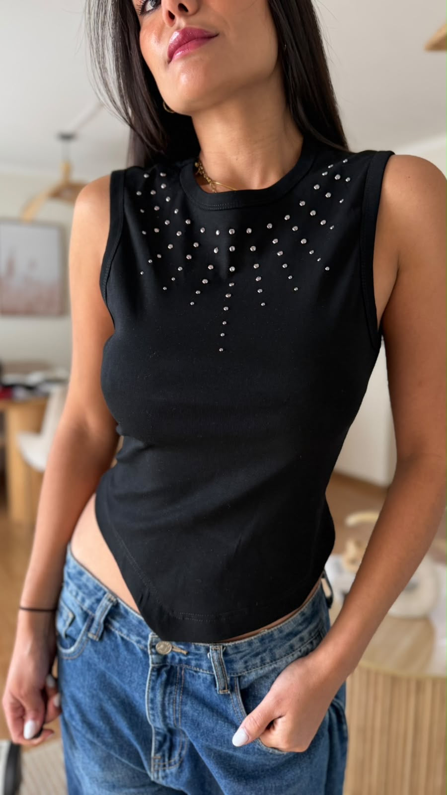 Top con tachas y espalda descubierta