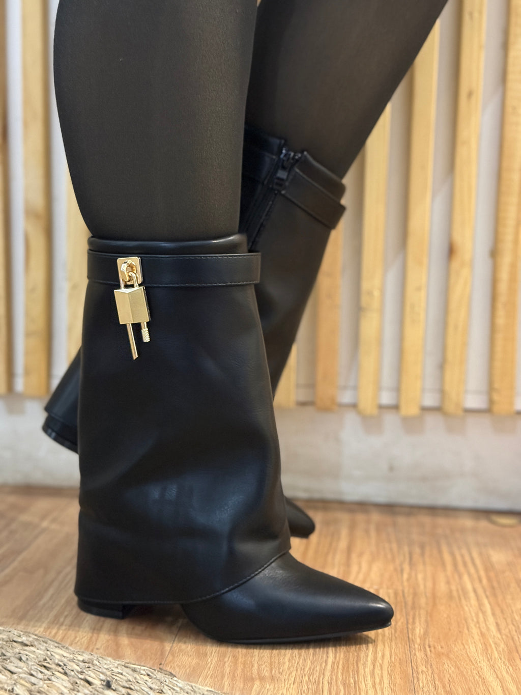Bota Media Candado