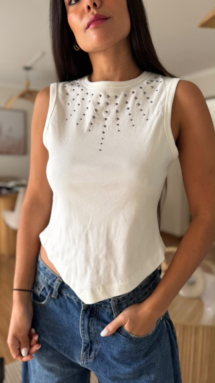 Top con tachas y espalda descubierta